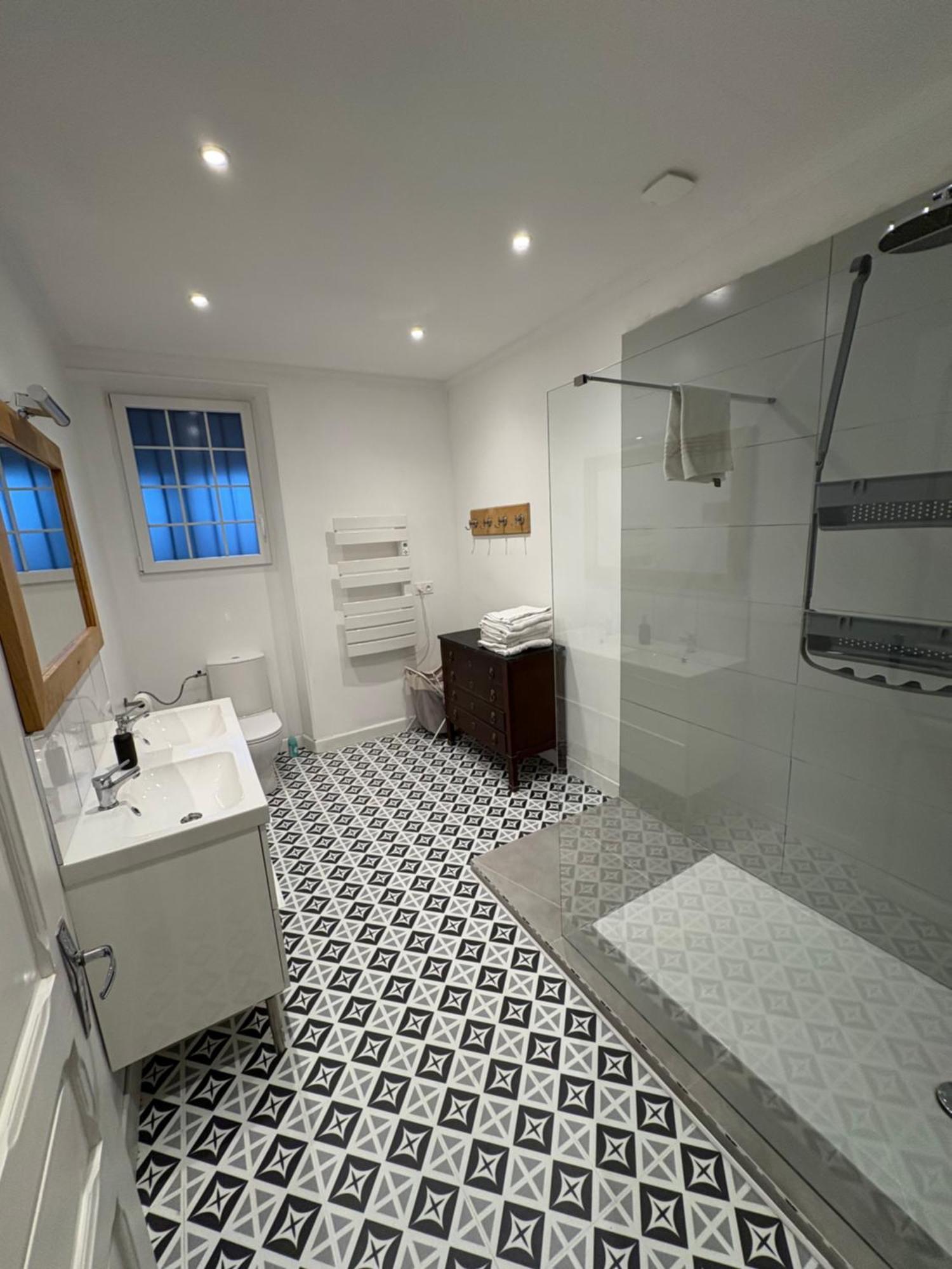 Bel Appartement Avec Vue 昂代 外观 照片